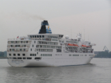 Delphin Voyager in Antwerpen - ©John Moussiaux