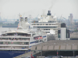 Explorer (links) & The World (rechts) in Antwerpen - ©John Moussiaux